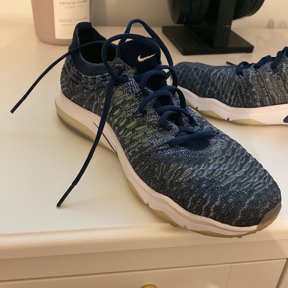 Nike - Picture 1 of 4